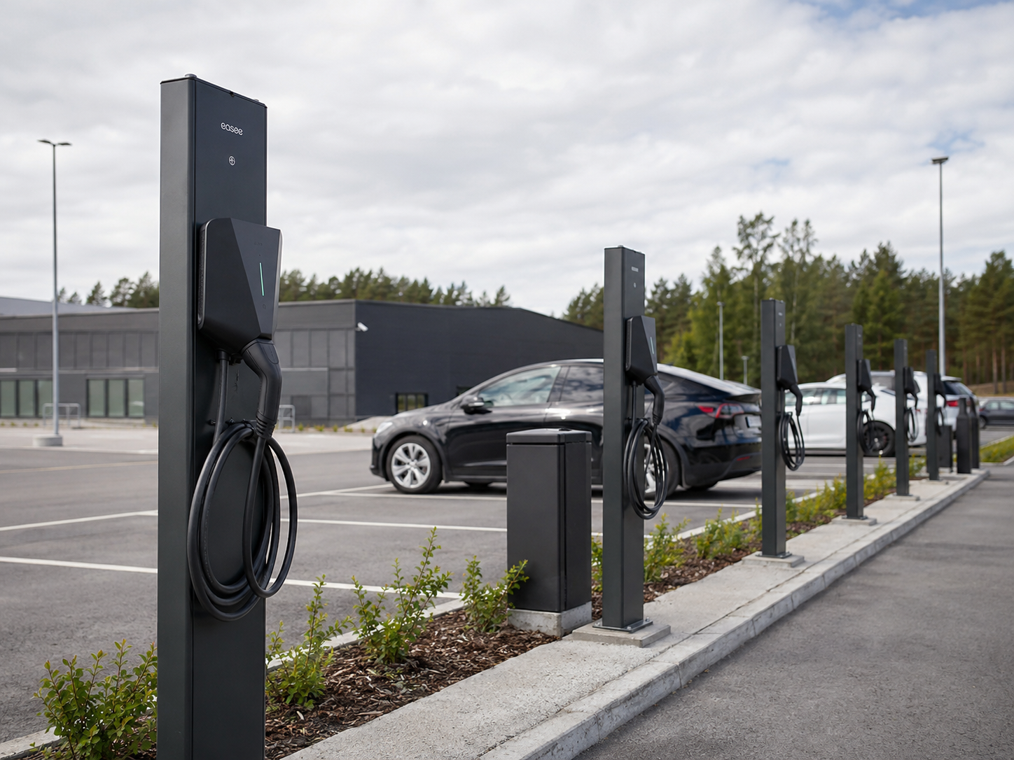 Ladepark mit mehreren Ladestationen f&uuml;r Elektrofahrzeuge