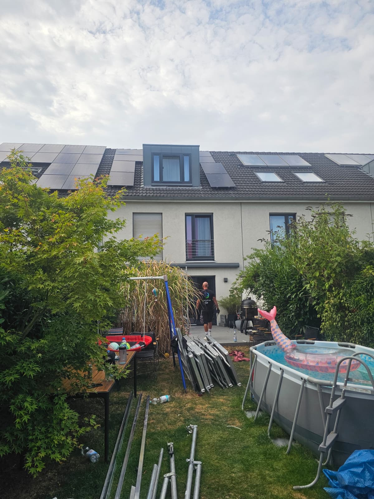 Bauernhof mit Photovoltaik auf mehreren Dachfl&auml;chen