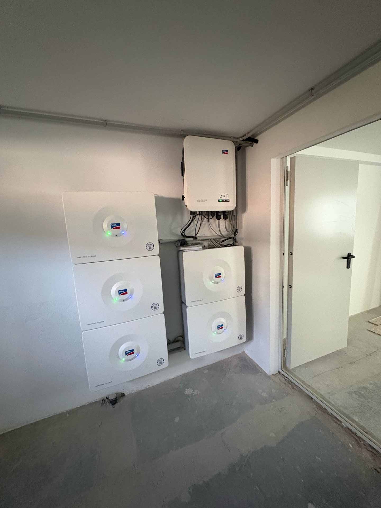 Sanierter Bestandsbau mit Photovoltaik und W&auml;rmepumpe